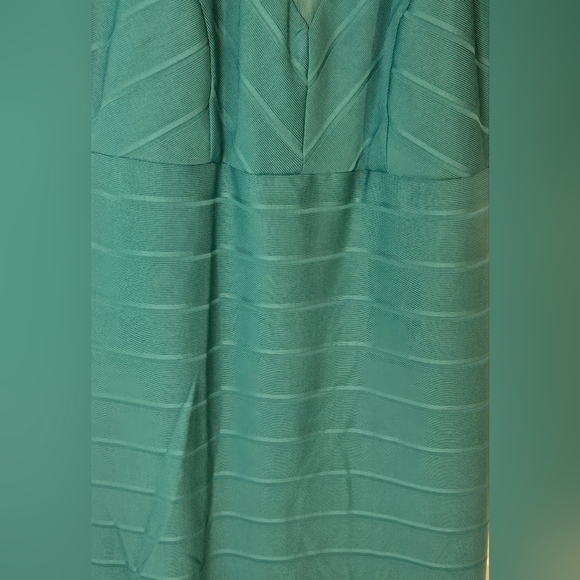 Guess L.A Ladies Dress - Picture 6 of 8